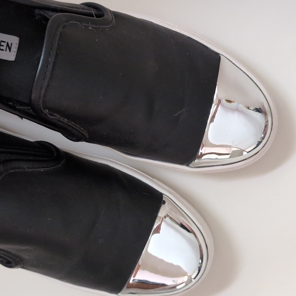 ๐ฉถ Steve Madden Black Silver Chrome Mirror Slip-On Sneakers - Picture 3 of 5